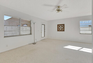 472 Normandy J in Delray Beach, FL - Building Photo - Building Photo