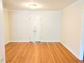 5559 Aspen St in Bellaire, TX - Building Photo - Building Photo