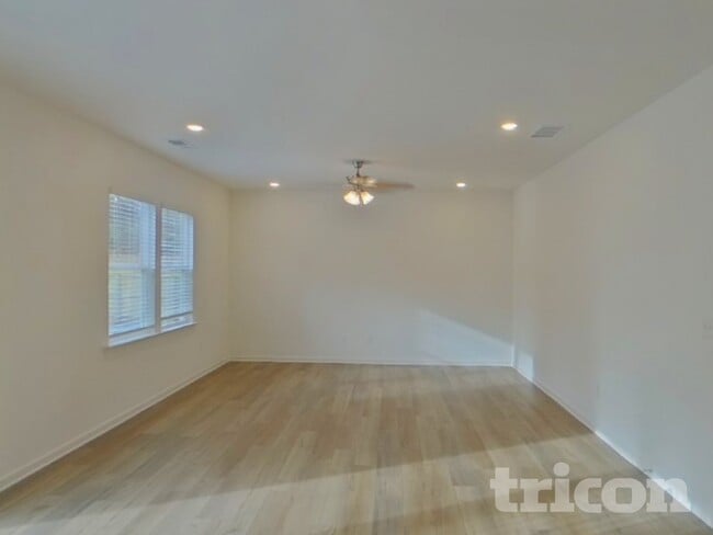 132 Beautiful Wy in Locust Grove, GA - Foto de edificio - Building Photo