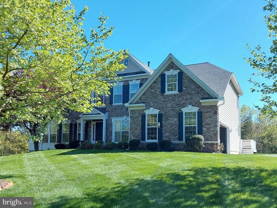 25091 KINGSCOTE Ct in South Riding, VA - Foto de edificio