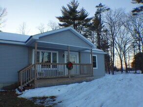 46 York Woods Rd in South Berwick, ME - Building Photo - Building Photo