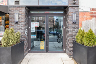 31-12 24th Ave in Astoria, NY - Foto de edificio - Building Photo