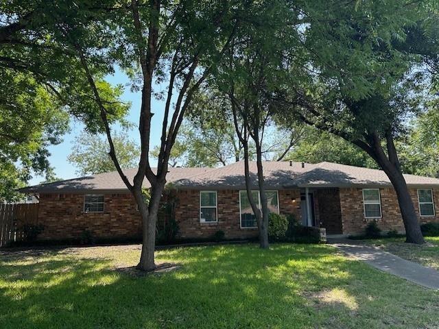 1226 Greenbriar Cir in Desoto, TX - Building Photo