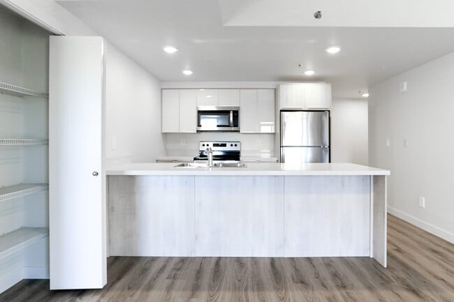 Baydo Tower 1 in Saskatoon, SK - Building Photo - Building Photo