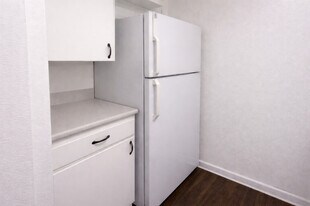 ZZZ - Lakeridge in Dallas, TX - Building Photo