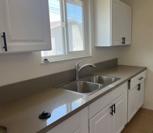 1406 Redwood St in Oxnard, CA - Foto de edificio - Building Photo