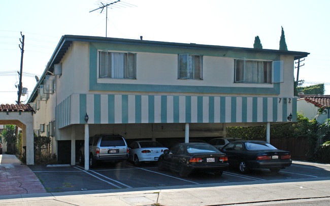 722 N Hayworth Ave in West Hollywood, CA - Building Photo - Building Photo