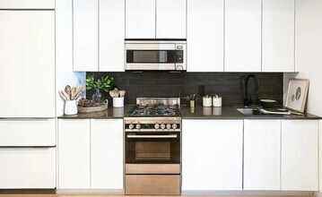 180 John St, Unit 2206 in New York, NY - Building Photo - Building Photo