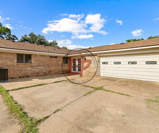 6407 Landmark Dr in Waco, TX - Building Photo - Building Photo
