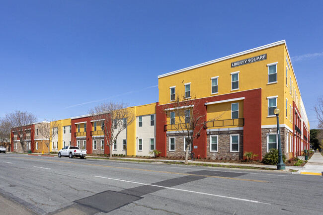 Liberty Square Apartments in Stockton, CA - Building Photo - Building Photo