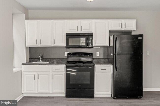 1018 S 52nd St in Philadelphia, PA - Building Photo - Building Photo