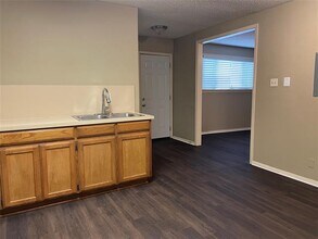 902 W Hickory St in Denton, TX - Building Photo - Building Photo