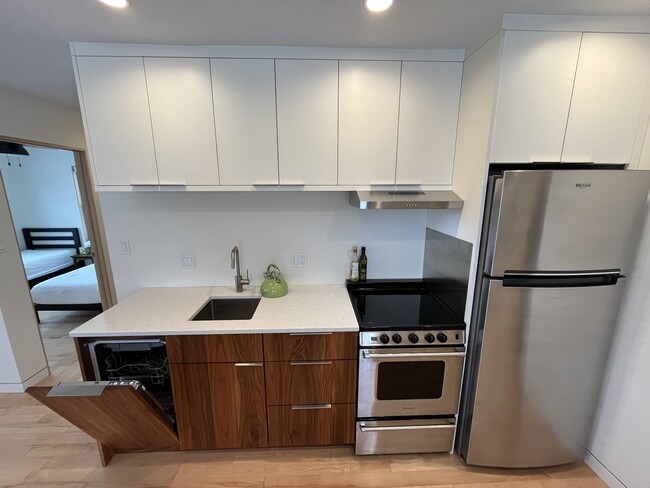 802 Heivly St in Decorah, IA - Building Photo - Building Photo