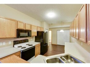1604 Liberty Cir in Shakopee, MN - Building Photo - Building Photo