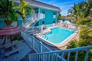 11440 1st St E, Unit Unit 9 in Treasure Island, FL - Building Photo