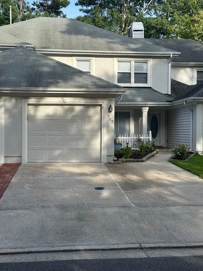 303 Esplanade Pl