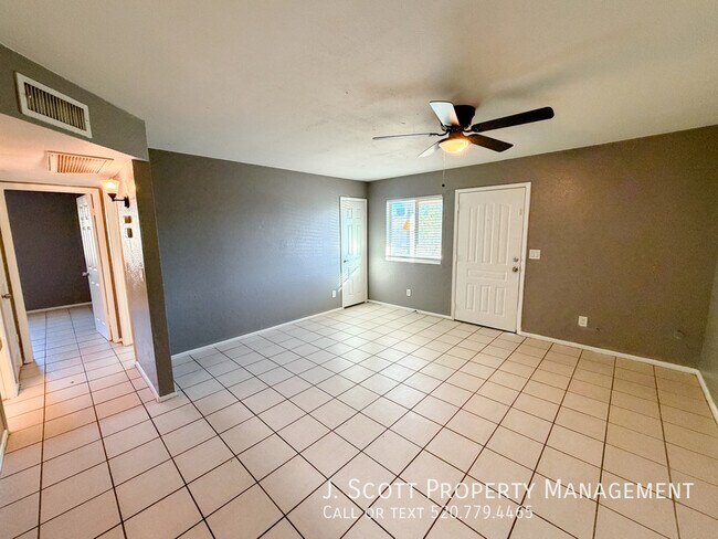 525 E Peppertree Ave in Apache Junction, AZ - Building Photo - Building Photo