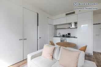 70 W 45th St in New York, NY - Building Photo - Building Photo