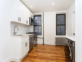 345 8th Ave in New York, NY - Building Photo