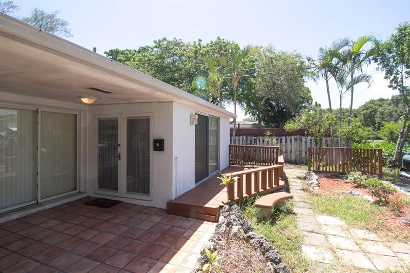 909 NE 12th Ave in Pompano Beach, FL - Building Photo