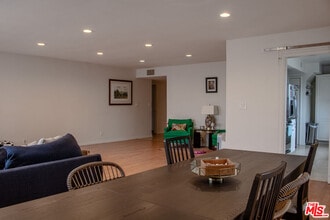 216 Rexford Dr-Unit -301 in Beverly Hills, CA - Building Photo - Building Photo