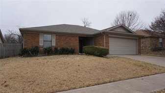 6412 Fairview Dr in Watauga, TX - Building Photo