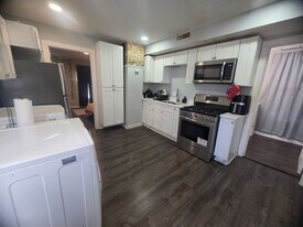 626 NE Taylor St in Minneapolis, MN - Building Photo