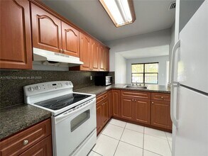2675 W 66th St in Hialeah, FL - Building Photo - Building Photo