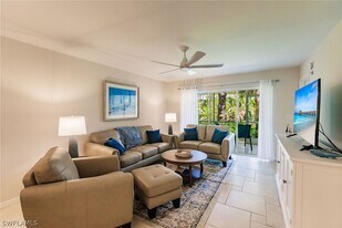 3032 Sandpiper Bay Cir in Naples, FL - Building Photo