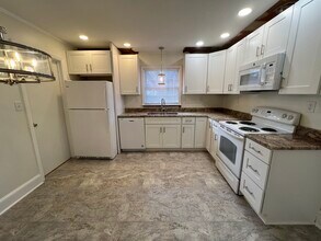 1920 Eastway Dr in Charlotte, NC - Foto de edificio - Building Photo