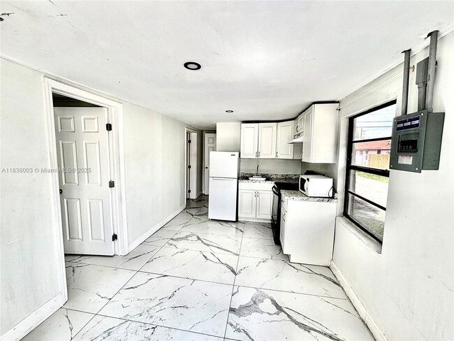 729 NW 19th Ave in Fort Lauderdale, FL - Building Photo - Building Photo