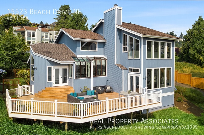 15523 Beach Dr NE in Lake Forest Park, WA - Building Photo - Building Photo