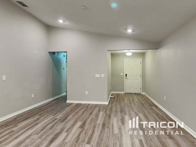 988 Blue Tide Ln in Lakeland, FL - Building Photo - Building Photo