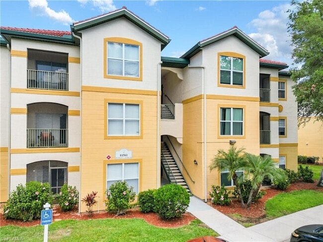 11561 Villa Grand in Ft. Myers, FL - Foto de edificio - Building Photo