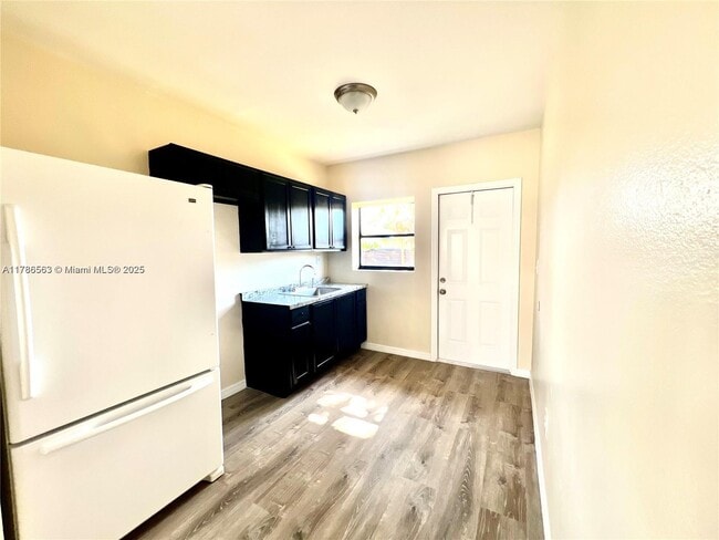 645 NW 1st St in Homestead, FL - Building Photo - Building Photo
