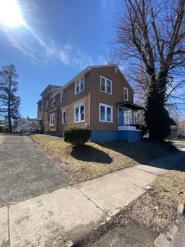 36 Dartmouth St Apartments and Nearby Johnson City Apartments For Rent