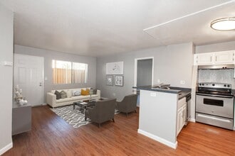 Sommerset in Vacaville, CA - Building Photo - Building Photo