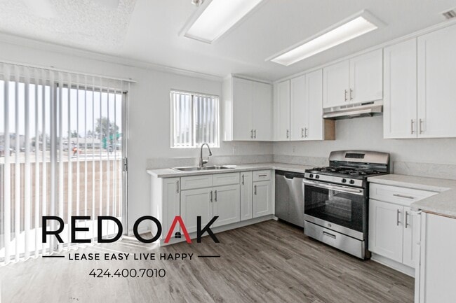 9158 Pepper Ave in Fontana, CA - Foto de edificio - Building Photo