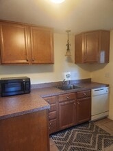 5 Greenville St, Unit 204 in Spencer, MA - Building Photo - Building Photo