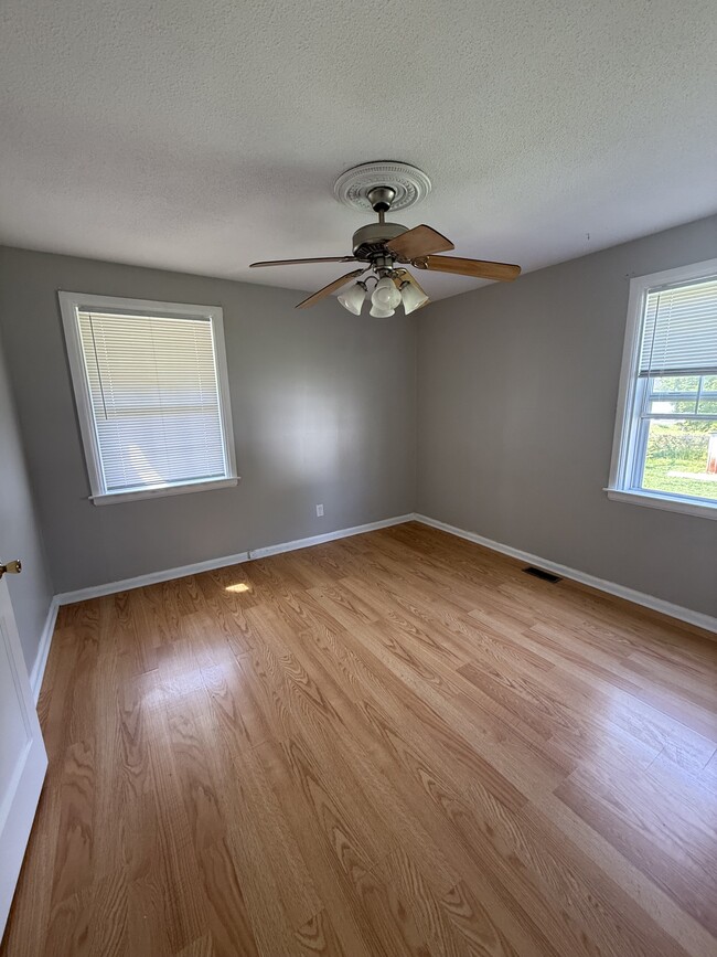 3323 Oakwood Blvd in Sheffield, AL - Building Photo - Building Photo