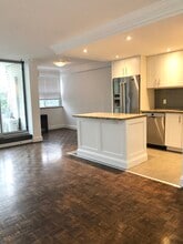 The Montclair in Toronto, ON - Building Photo - Building Photo