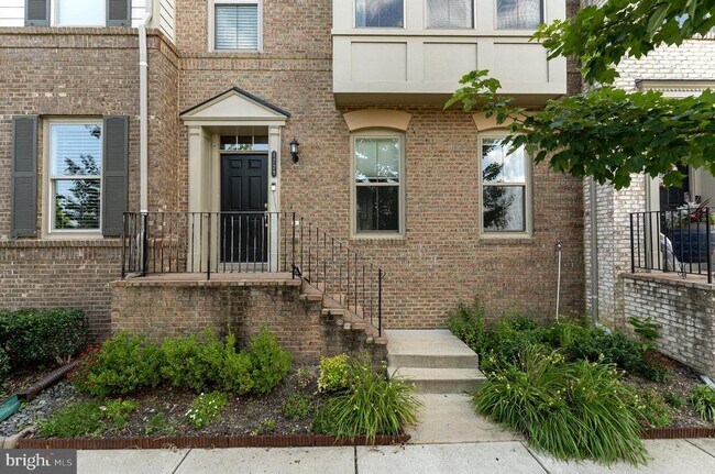 1729 Cottonwood Grove Rd in Dumfries, VA - Building Photo - Building Photo