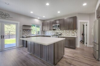 3552 Lake Cir Dr in Fallbrook, CA - Building Photo - Building Photo