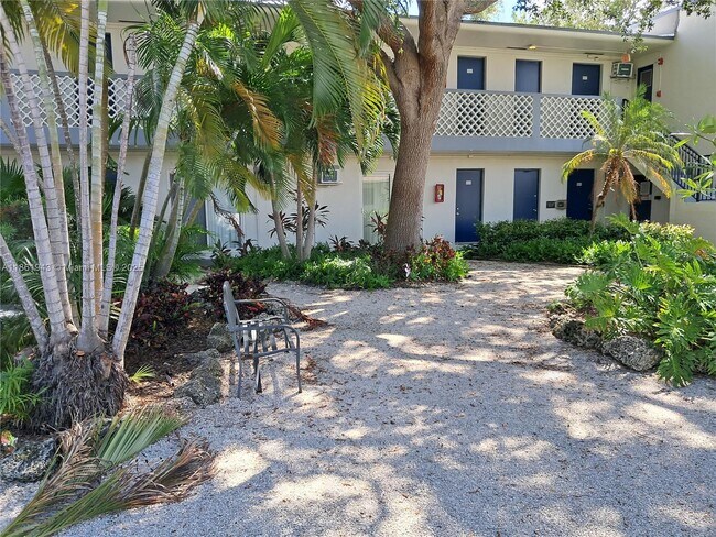 13025 Emerald Dr in North Miami, FL - Building Photo - Building Photo