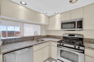 10 Stewart Pl in White Plains, NY - Building Photo - Building Photo