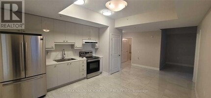 32 Wellington St E in Aurora, ON - Building Photo - Building Photo