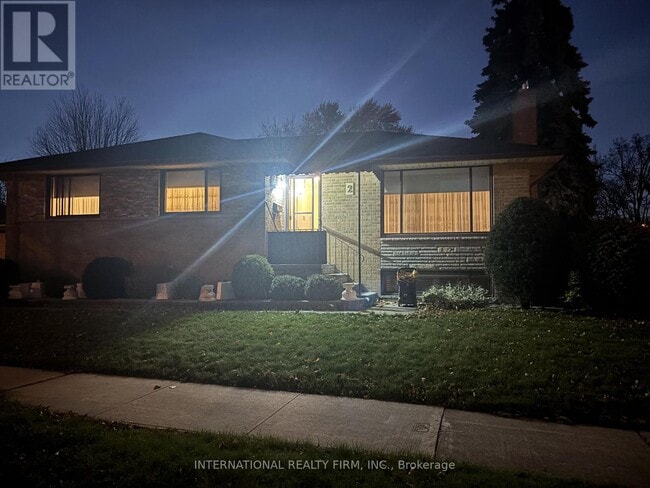 property at 2 Tynevale Dr