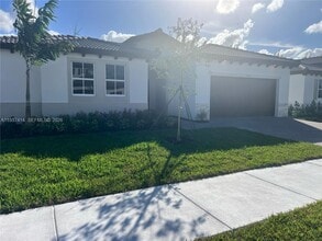 2422 SE 30th St in Homestead, FL - Building Photo - Building Photo