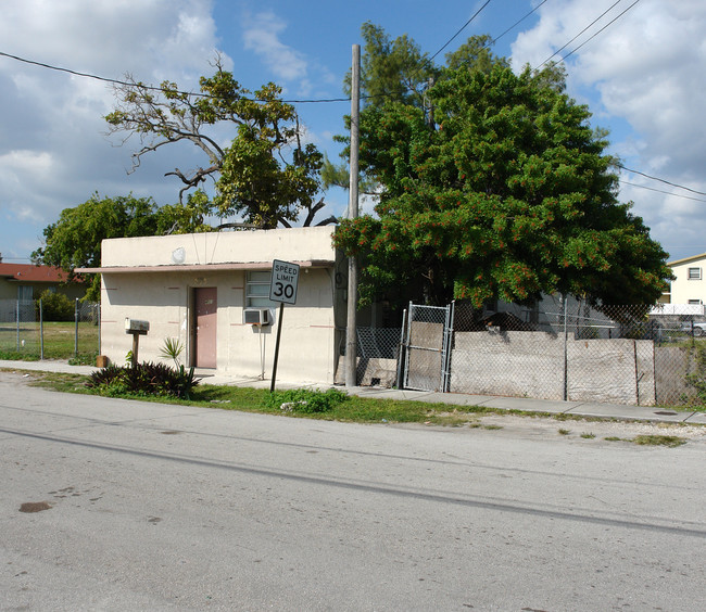 4023 SW 19th St in Hollywood, FL - Building Photo - Building Photo