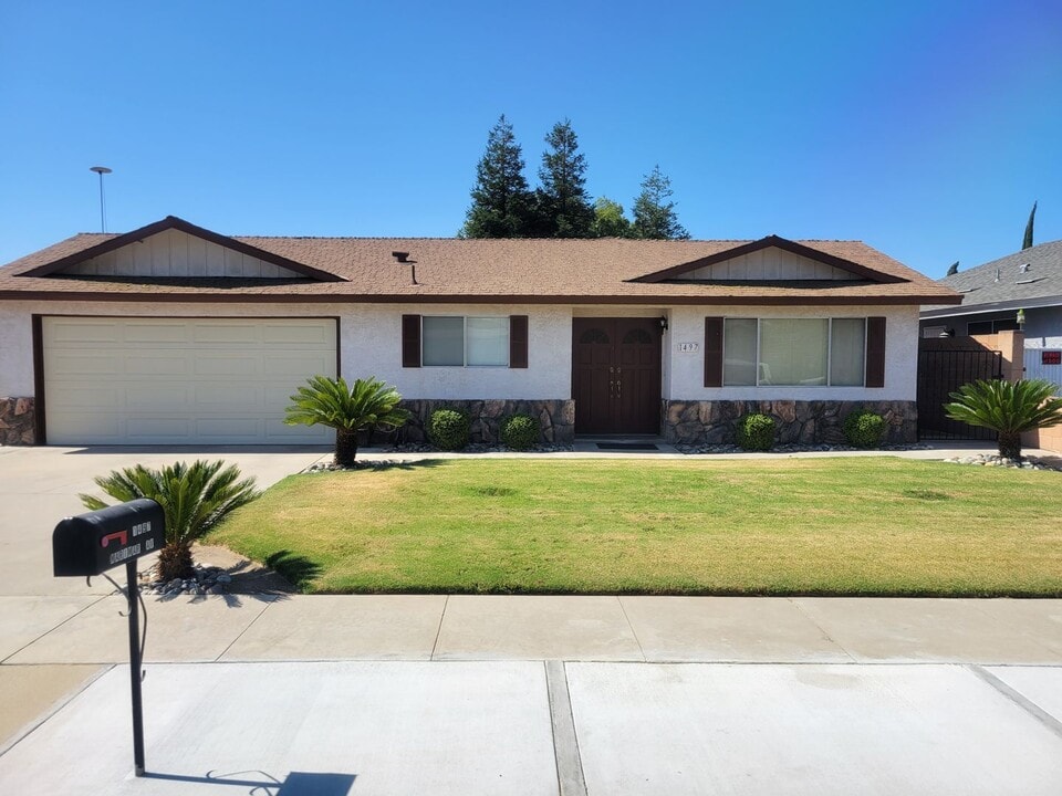 1497 Marimar Ave in Tulare, CA - Building Photo